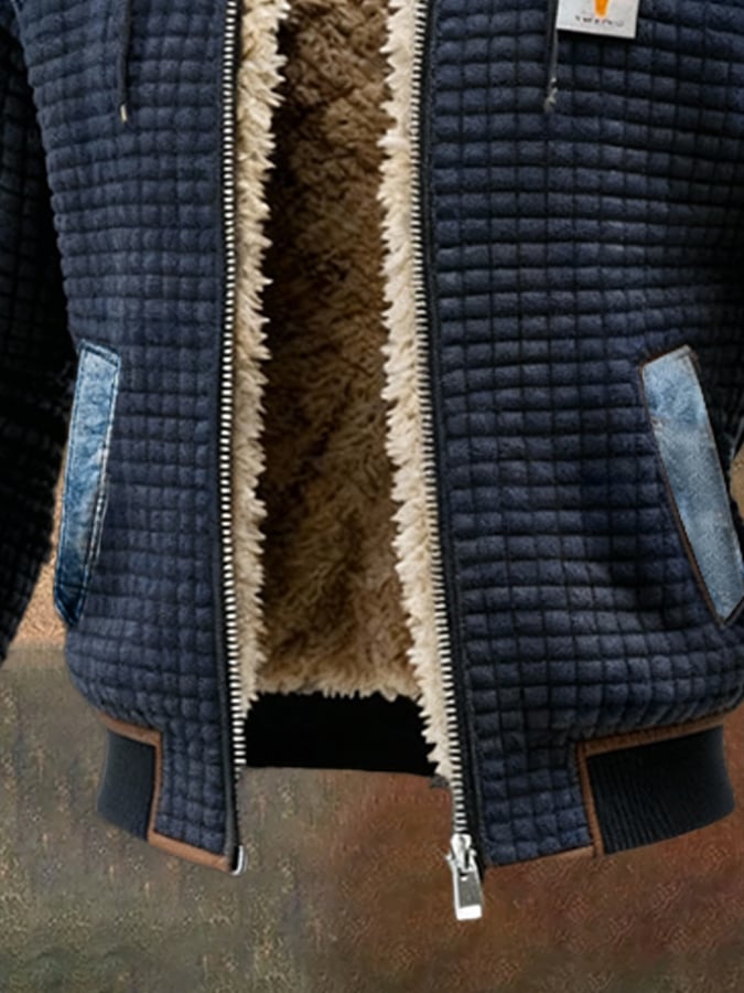 ZWARTE GEVOERDE JAS MET DENIMDETAILS